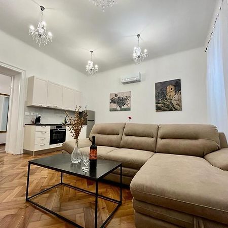 Lux Apartmans Pula Exterior photo